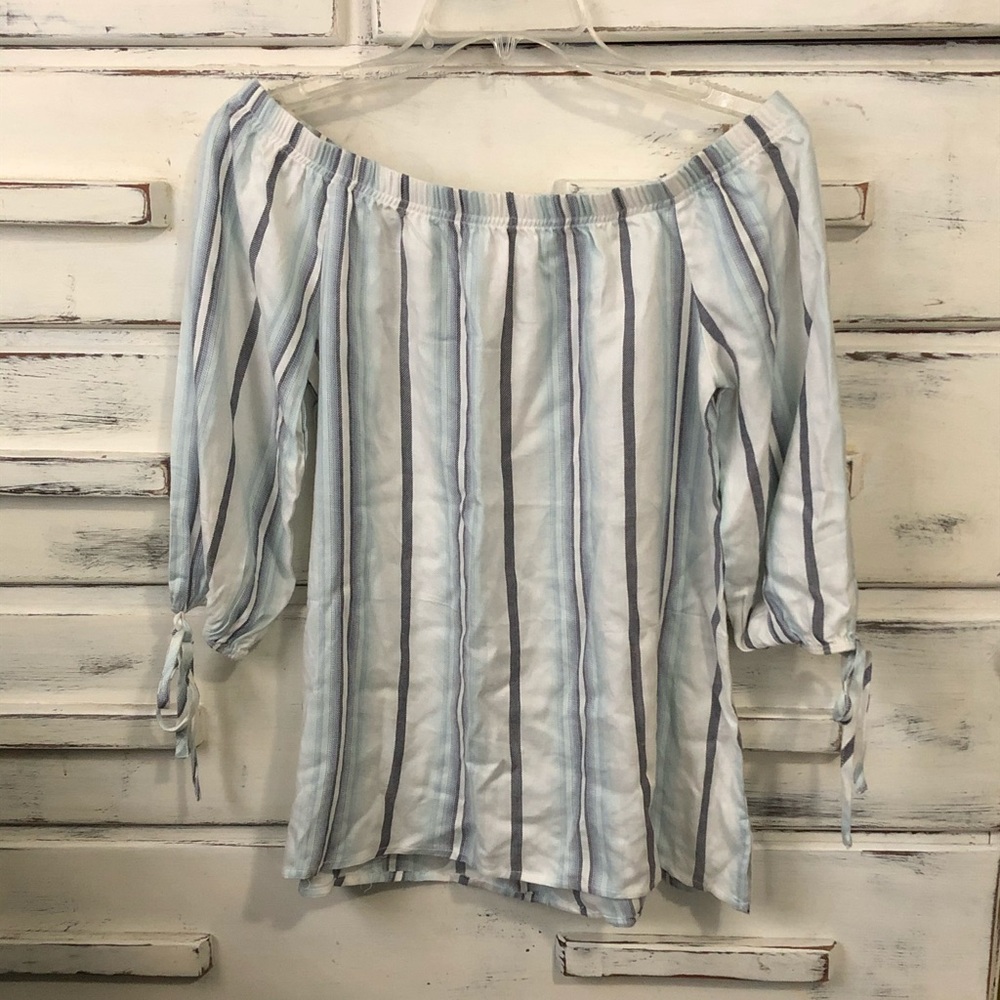Daytrip * off the shoulder top * S